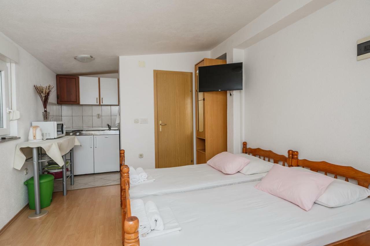 Apartments Mila Kastela Exterior photo