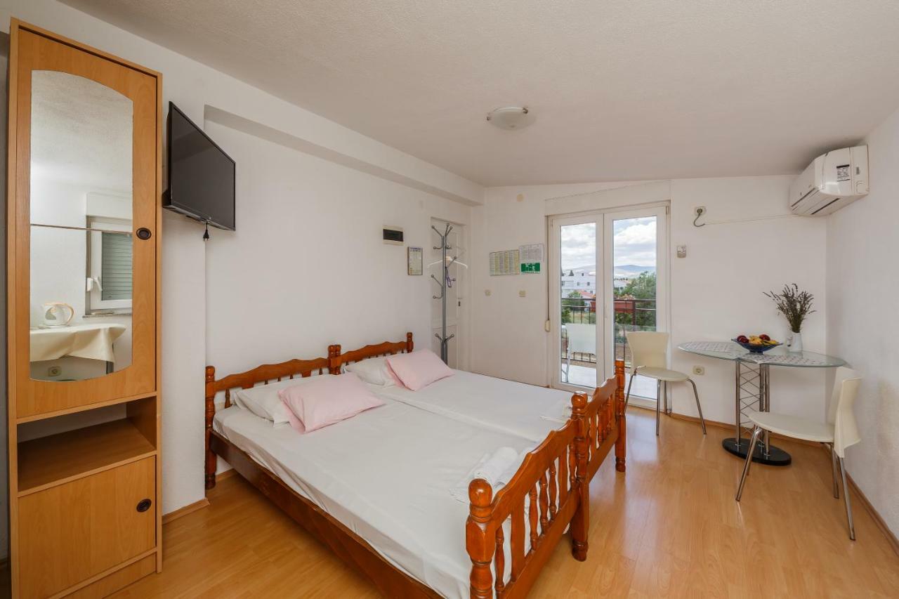 Apartments Mila Kastela Exterior photo