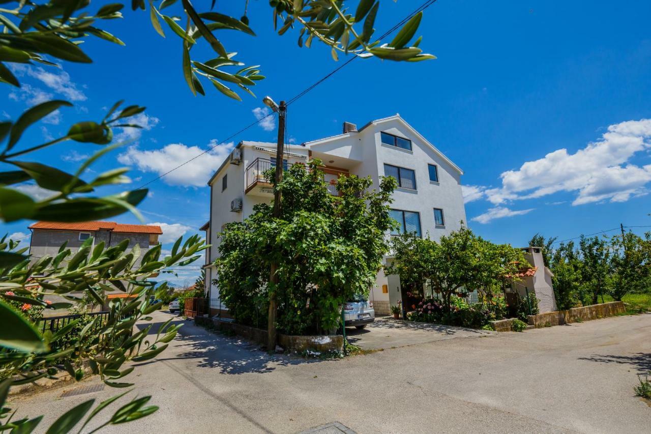 Apartments Mila Kastela Exterior photo